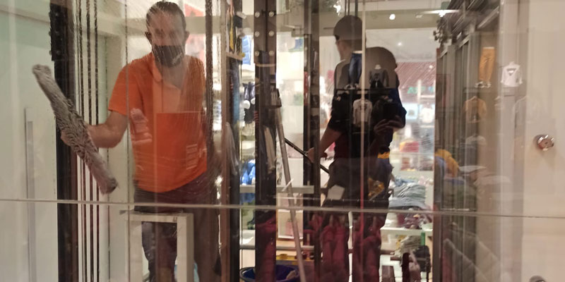 Contratar profesionales de la limpieza en Zaragoza para negocios comerciales