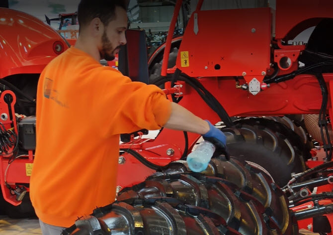 limpieza stand feria FIGAN en Zaragoza para la empresa KUBOTA 